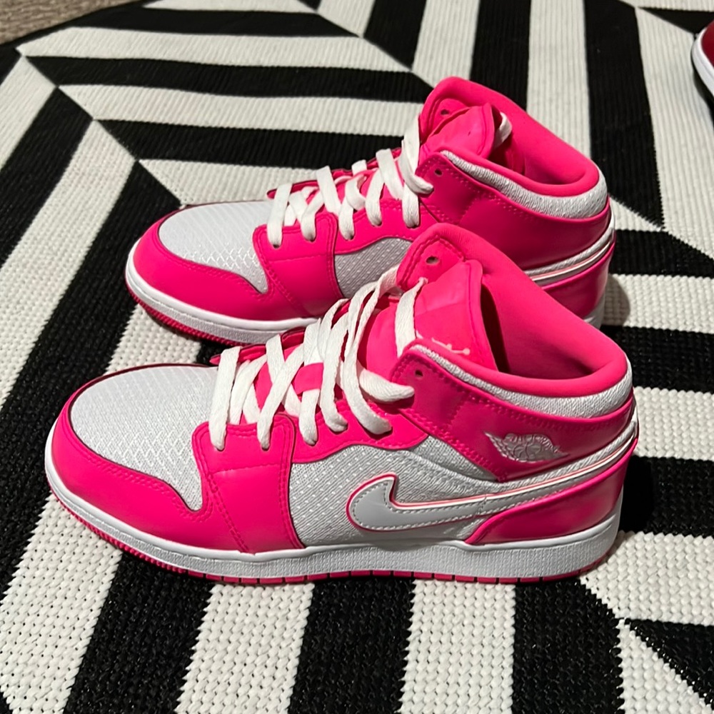 Jordan 1 mid